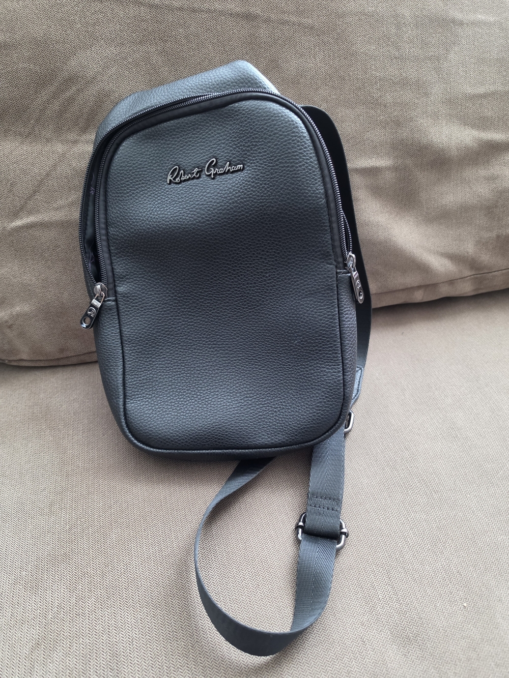 Robert Graham Men's Black Crossbody Sling Bag
